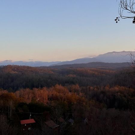 Smoky Paws - Exceptional Cabin, Stunning Mountain Views, Hot Tub, Tranquil, Gigabit Internet, Free L2 Ev Pigeon Forge Εξωτερικό φωτογραφία