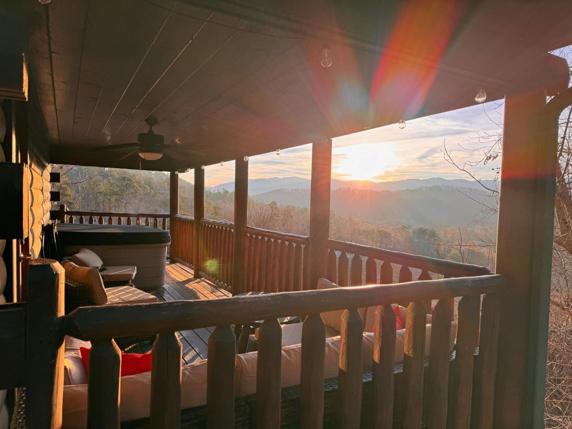 Smoky Paws - Exceptional Cabin, Stunning Mountain Views, Hot Tub, Tranquil, Gigabit Internet, Free L2 Ev Pigeon Forge Εξωτερικό φωτογραφία