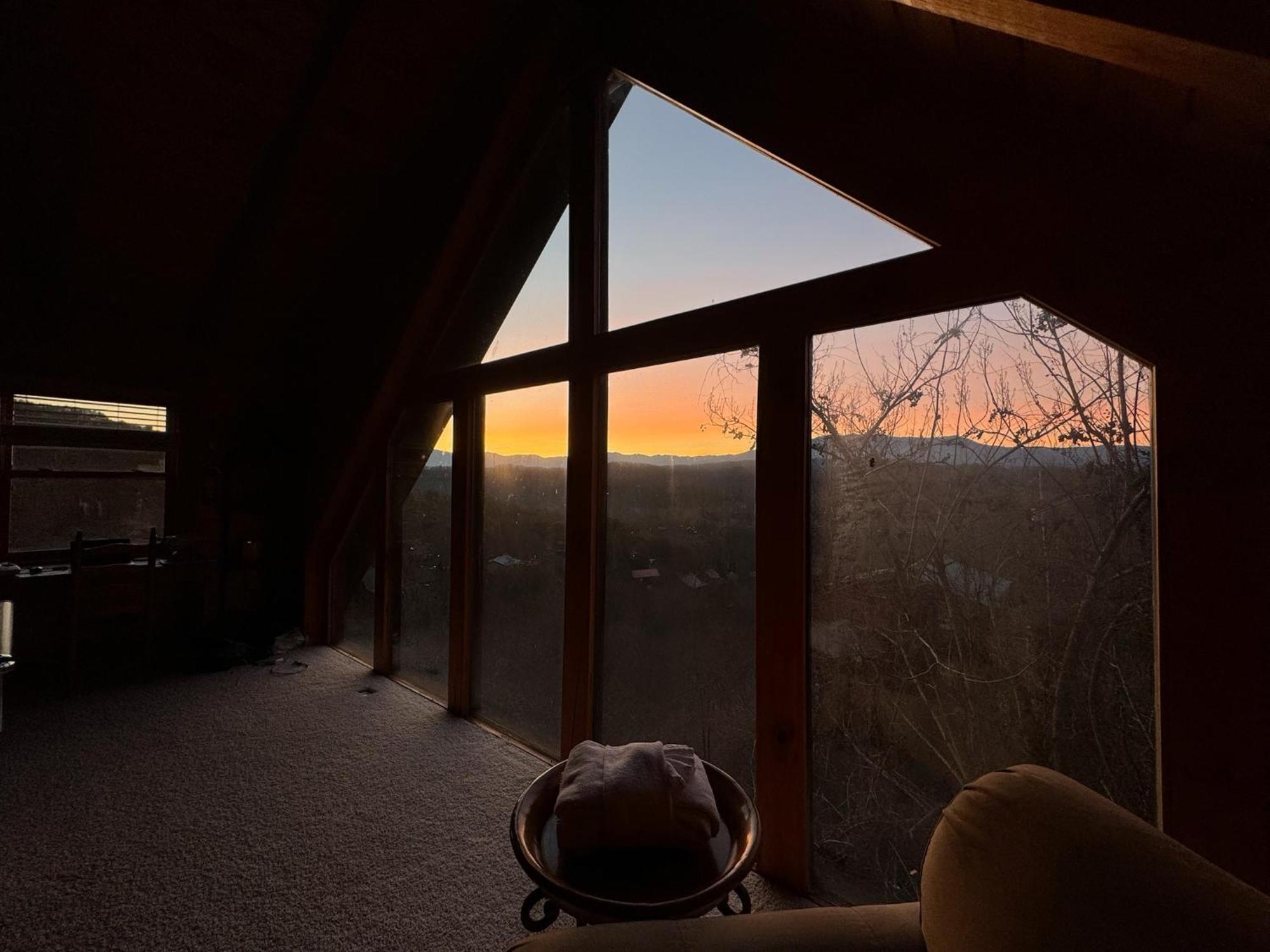 Smoky Paws - Exceptional Cabin, Stunning Mountain Views, Hot Tub, Tranquil, Gigabit Internet, Free L2 Ev Pigeon Forge Εξωτερικό φωτογραφία