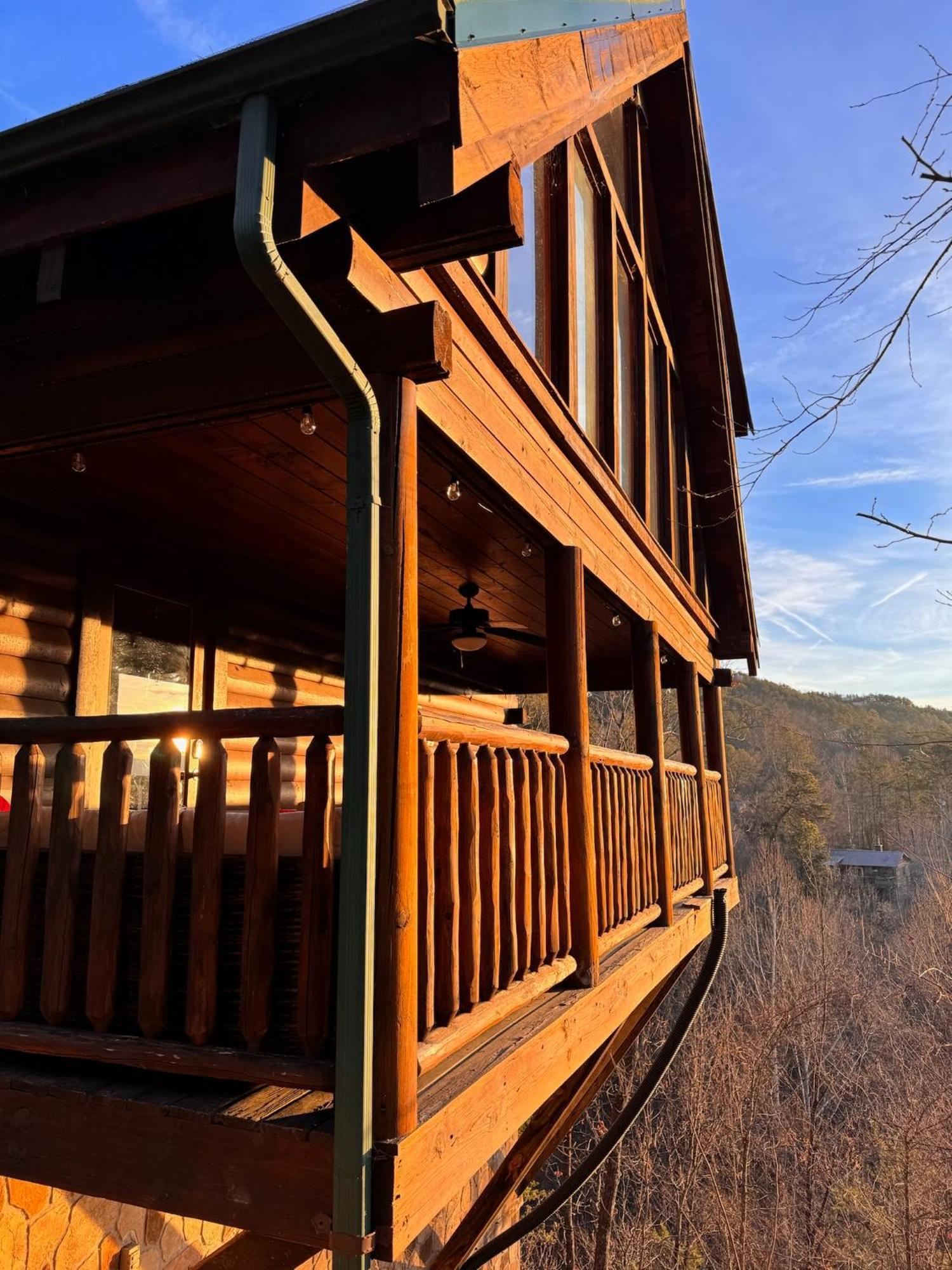 Smoky Paws - Exceptional Cabin, Stunning Mountain Views, Hot Tub, Tranquil, Gigabit Internet, Free L2 Ev Pigeon Forge Εξωτερικό φωτογραφία