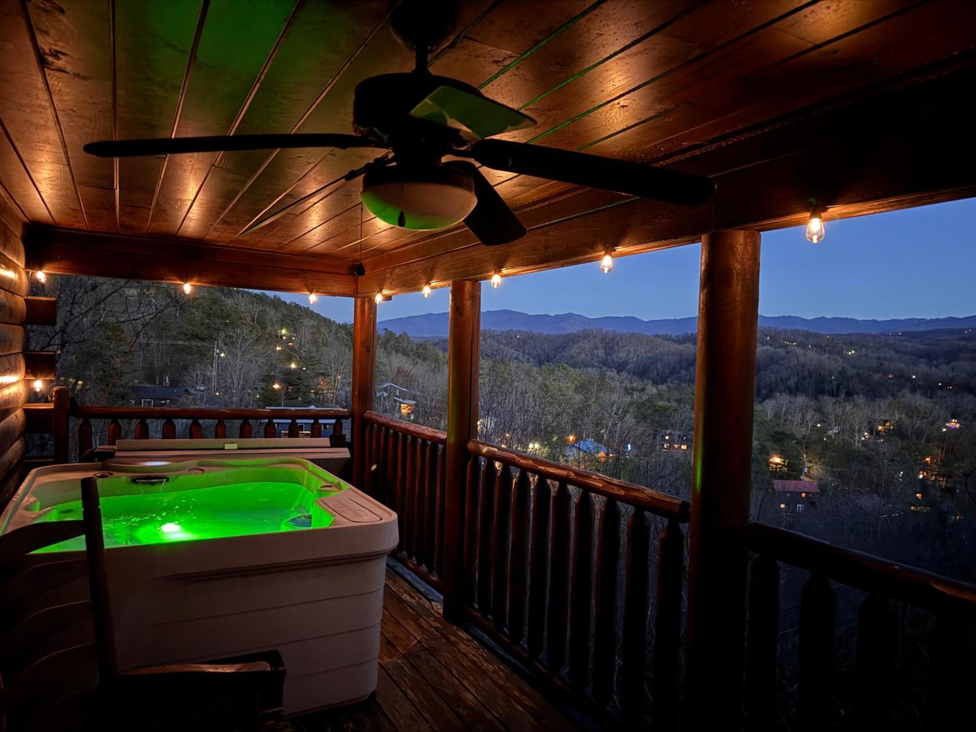 Smoky Paws - Exceptional Cabin, Stunning Mountain Views, Hot Tub, Tranquil, Gigabit Internet, Free L2 Ev Pigeon Forge Εξωτερικό φωτογραφία