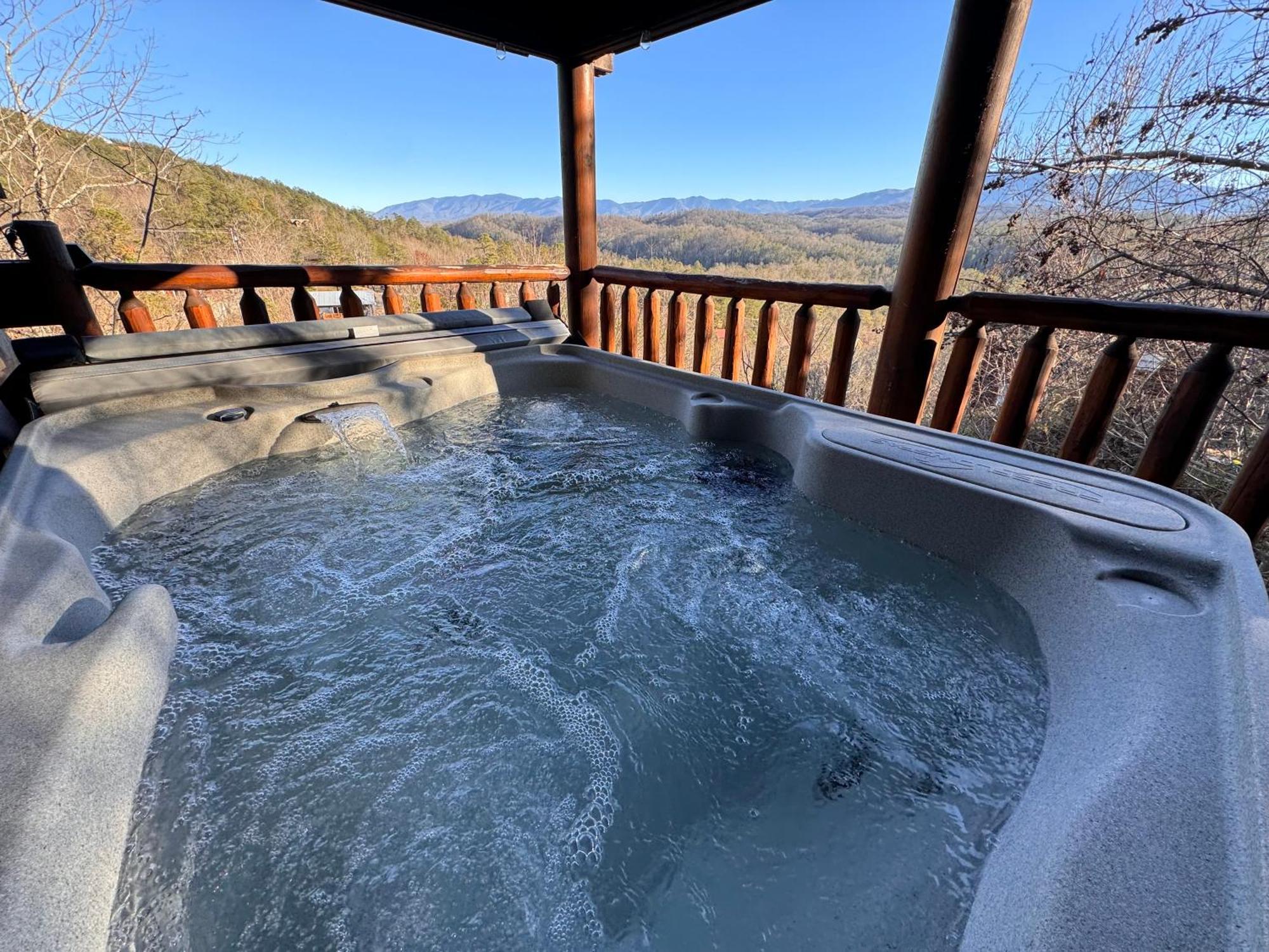 Smoky Paws - Exceptional Cabin, Stunning Mountain Views, Hot Tub, Tranquil, Gigabit Internet, Free L2 Ev Pigeon Forge Εξωτερικό φωτογραφία